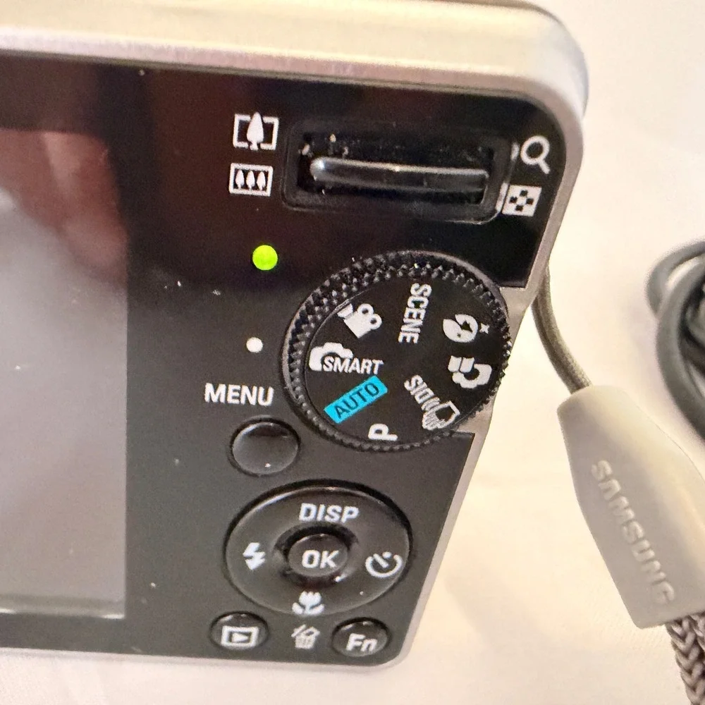 Samsung SL202 Digital Camera 10.2MP 3x Zoom Silver For Repair Bundle Powers On